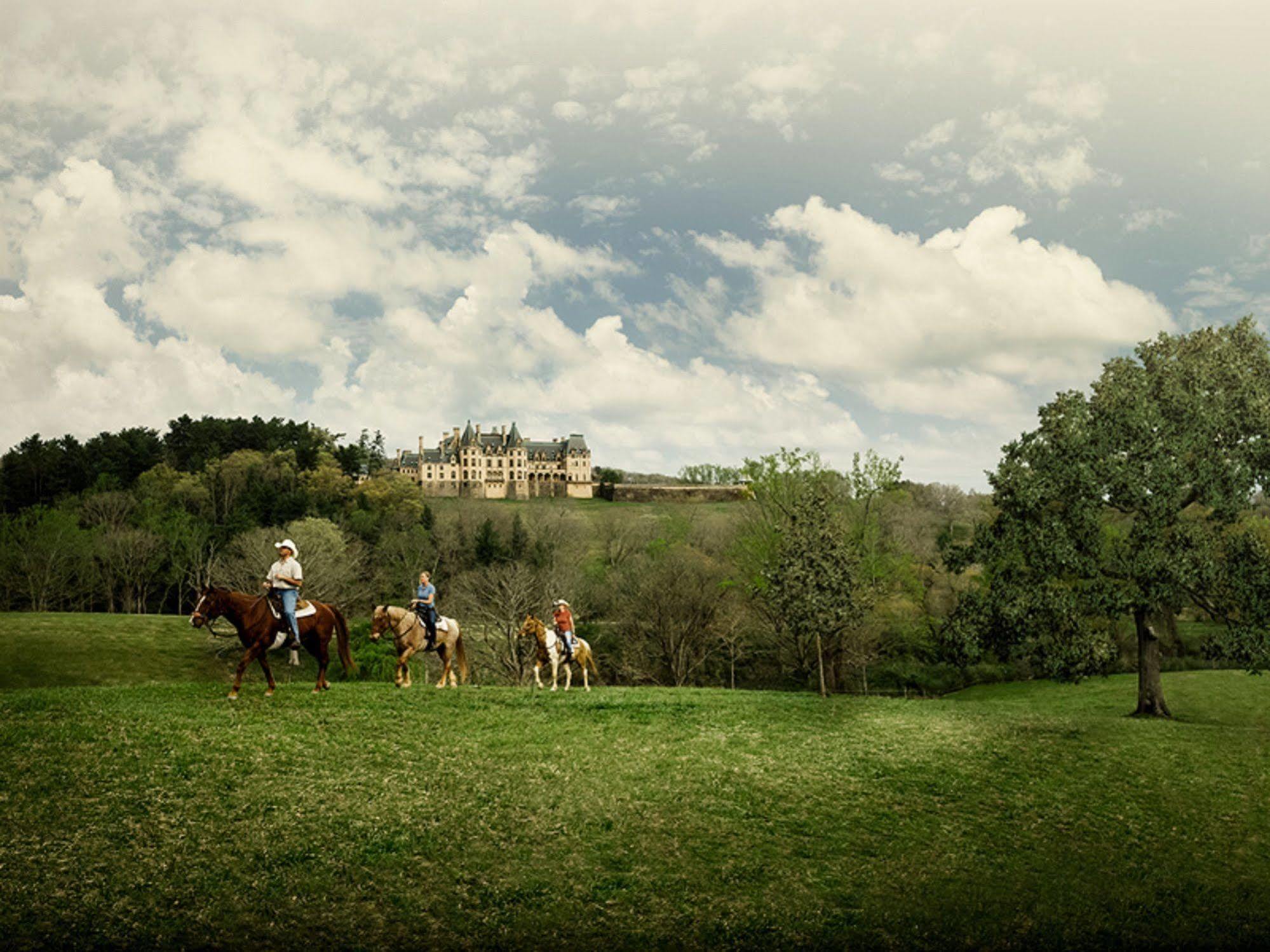 Village Hotel On Biltmore Estate แอชวิลล์ ภายนอก รูปภาพ